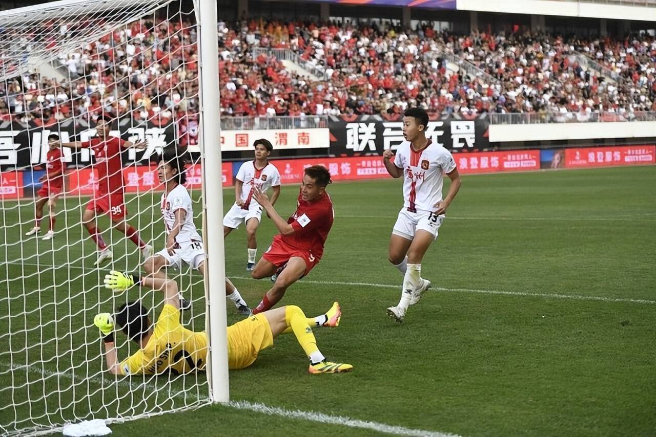 壮哉我中超！赛场上百家争锋劲战激情的简单介绍